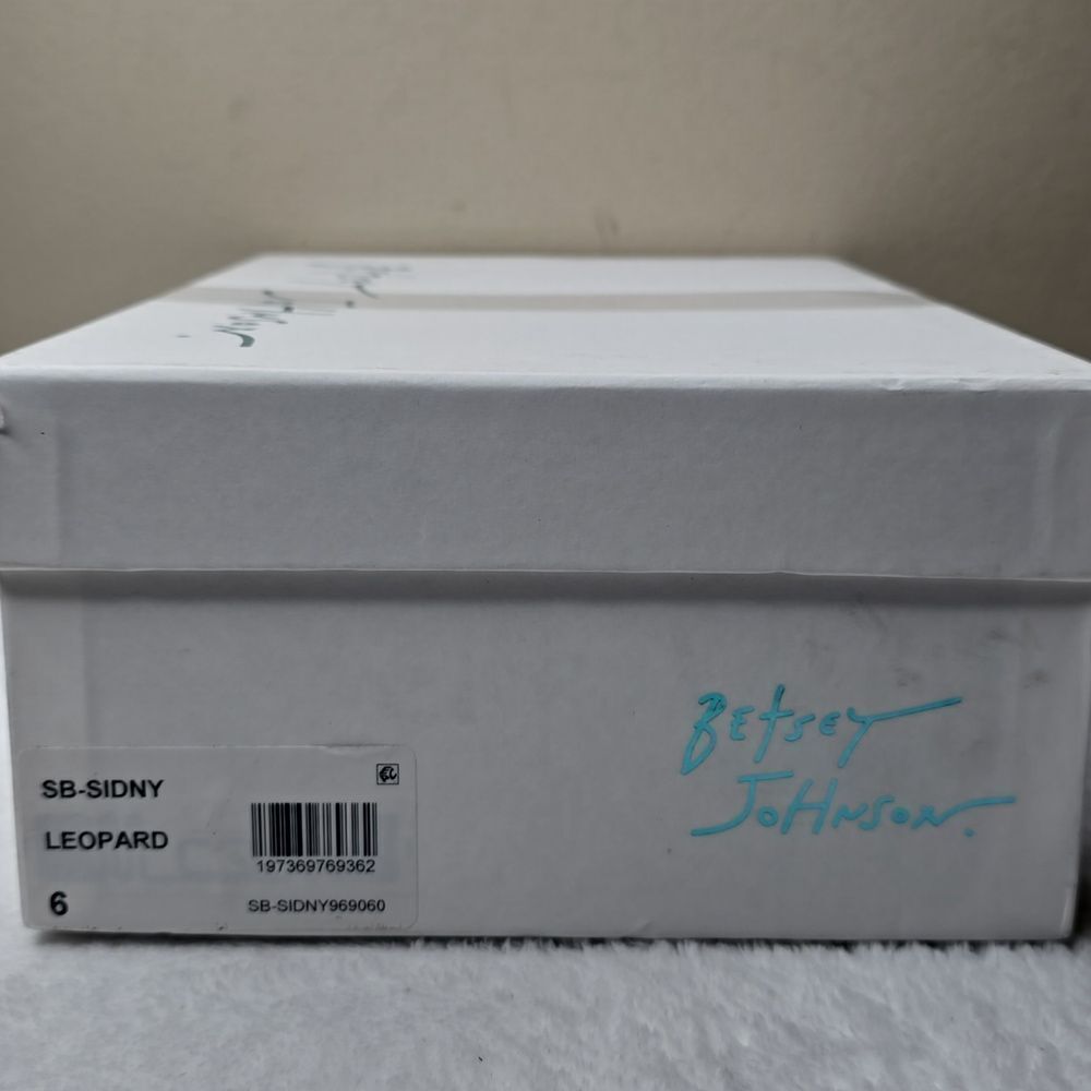 NIB Betsey Johnson Sidny Novelty Rhinestone Sneakers Sz 6 - Picture 8 of 8